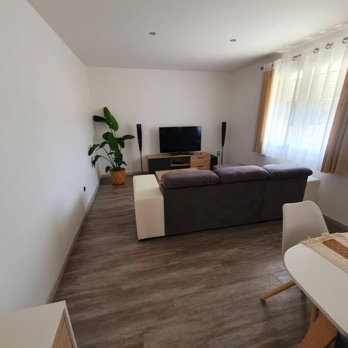 Joli Haut De Villa 3 Chambres Climatise Avec Jacuzzi Маринян Екстериор снимка