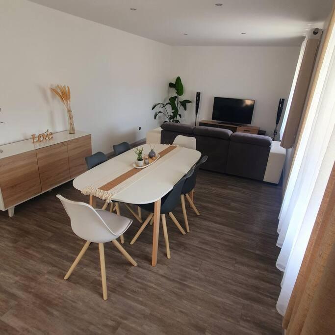 Joli Haut De Villa 3 Chambres Climatise Avec Jacuzzi Маринян Екстериор снимка