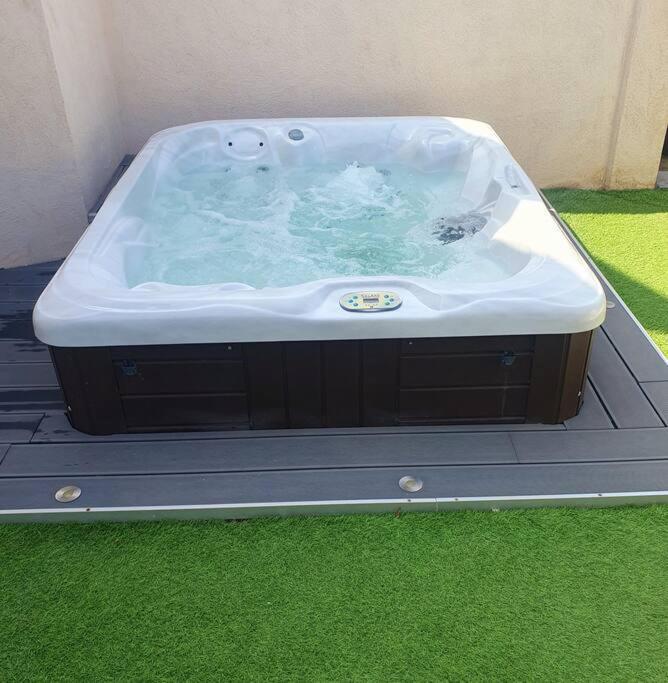 Joli Haut De Villa 3 Chambres Climatise Avec Jacuzzi Маринян Екстериор снимка